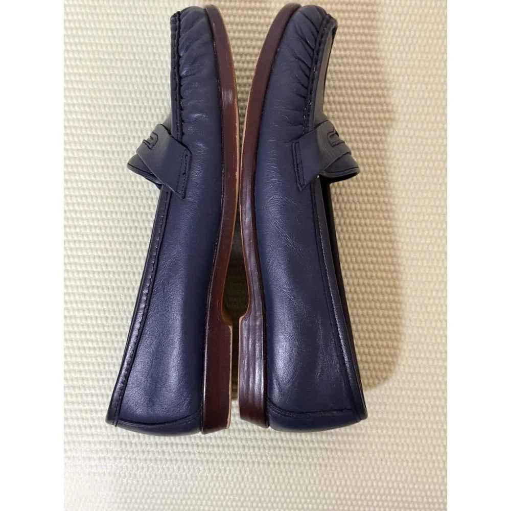 Women Soft Spots Navy Leather Loafers  Size 10 Medium USA Comfort Preppy Classy